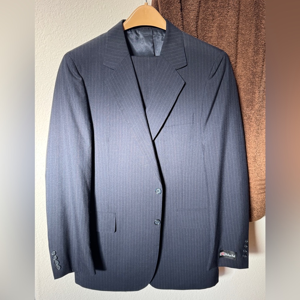 College Hall Black Pinstripe Mens 39R Suit, 33W un-hemmed pants. NWT